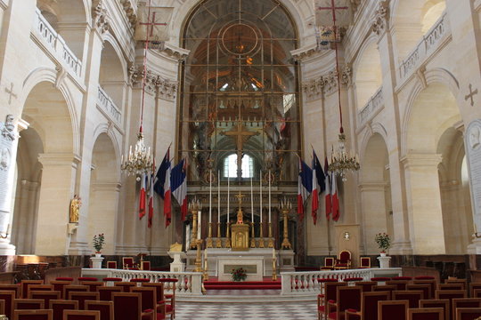 Autel de l'église Saint Louis aux Invalides à Paris