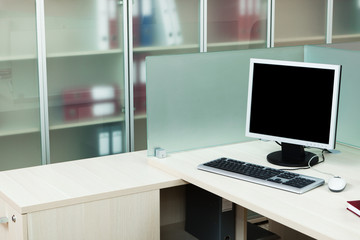 Fototapeta na wymiar Komputer na biurku