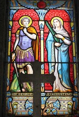 Fototapeta premium Saint Michel et le dragon, vitrail d'un caveau du cimetière de Passy à Paris