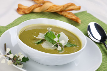 Pea And Rocket Soup