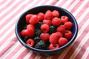 Raspberries and blackberries in a bowl