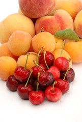CILIEGE ALBICOCCHE E PESCHE