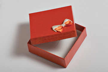scatoletta regalo arancio con fiocchetto