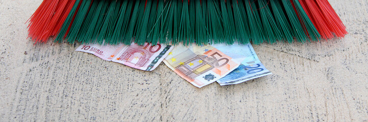 Mit Geld spielt (fegt) man nicht