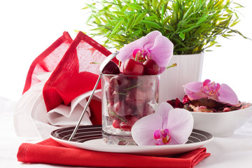 Ciliegie con Orchidea