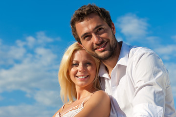 Fototapeta premium Paar im Sommer im Urlaub