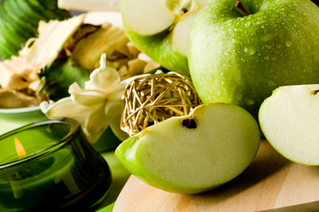 Dessert alla Mela Verde su tagliere di legno