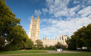 Fototapeta na wymiar Victoria Tower i budynki izb parlamentu