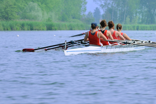 Canoa a quattro femminile
