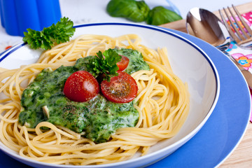 spaghetti mit soße