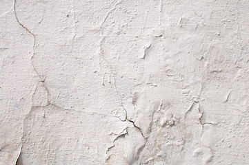 white cracked wall