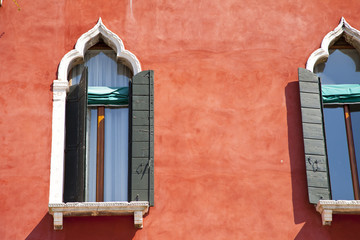 Fototapeta na wymiar Window at red wall