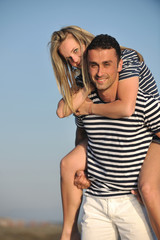 Naklejka premium happy young couple have romantic time on beach