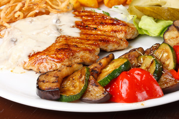 Grilled steak with vegetables