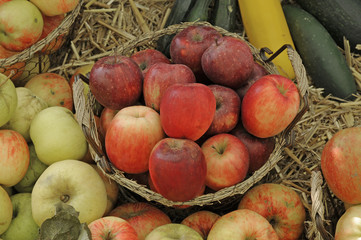 Korb mit Äpfeln