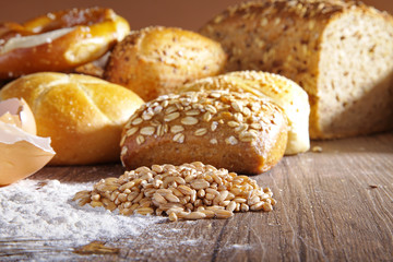 Dinkel Korn und Mehl für Brot Backmischung