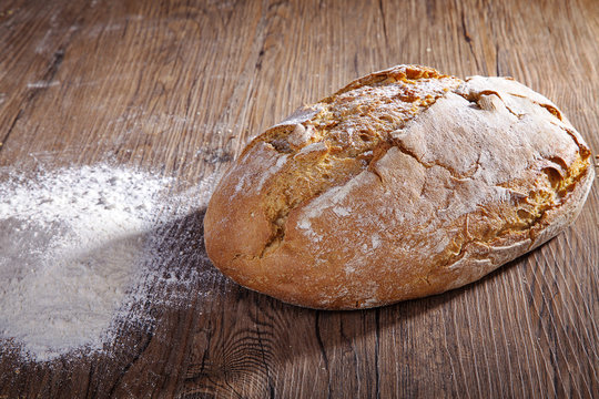 Brot mit Mehl