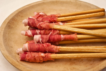 grissini con prosciutto crudo