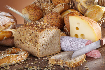 Brotzeit mit Wurst und Käse