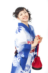浴衣を着た若い女性