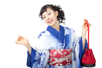 浴衣を着た若い女性