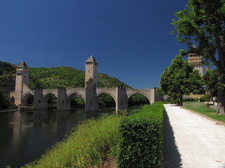 Fototapeta na wymiar Pont Valentré ; Cahors ; Quercy ; Périgord ; Midi-Pyrénées