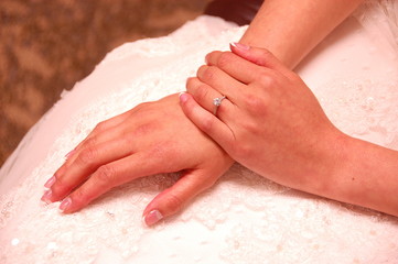 Naklejka premium Bride's hands with a diamond ring