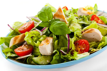 Vegetable salad with roasted chcicken meat