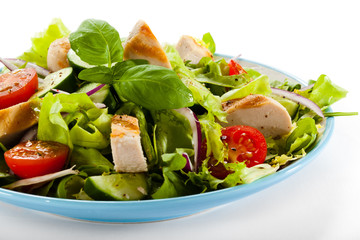 Vegetable salad with roasted chcicken meat