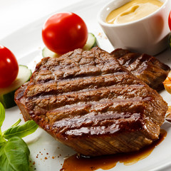 Grilled steak and vegetables