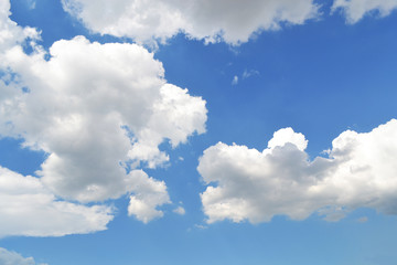 Obraz na płótnie Canvas Summer sky with white clouds
