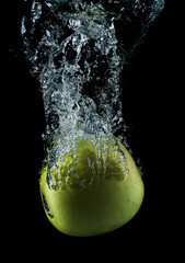 Fototapeta premium Manzana con burbujas.