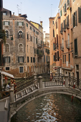 Fototapeta na wymiar Pont sur canal à Venise