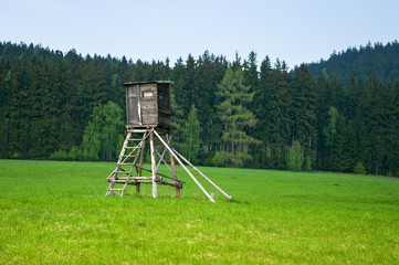 Naklejka premium Hunting tower near the forest