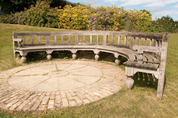Obraz premium circular seat around circle of bricks