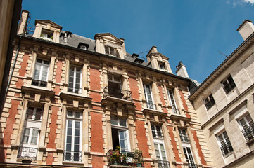 Fototapeta na wymiar immeuble place des Vosges à Paris