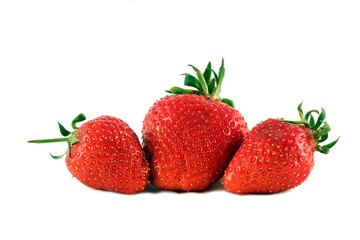 Drei Erbeeren freigestellt