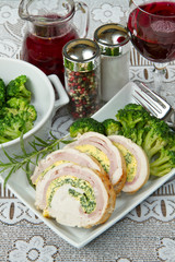 roll filled with broccoli