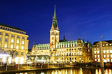 Rathaus Hamburg am Abend