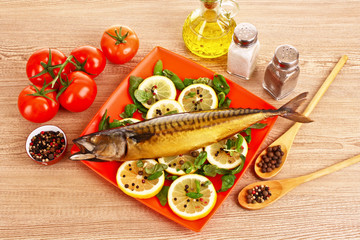 Mackerel with lemon, tomato, oil and pepper