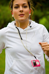 Primer plano mujer corriendo