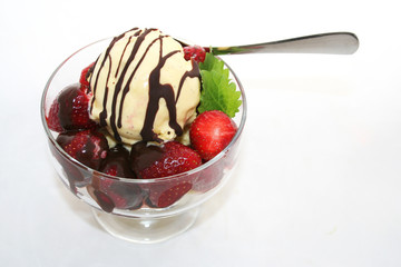Erdbeeren mit Vanilleeis