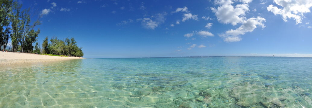 Panoramique plage de l'Ermitage, R&eacute;union.
