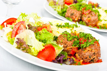 Meatballs in tomato sauce