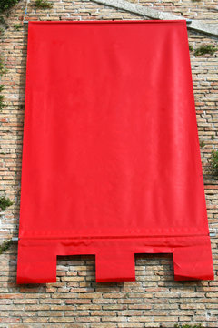 drappo rosso