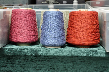 Nähgarn in Weberei