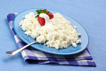 Cottage cheese with strawberries