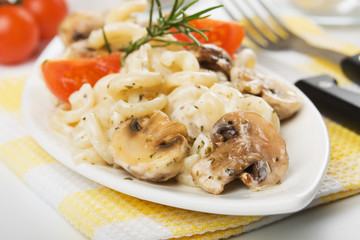 Champignon mushrooms wit pasta