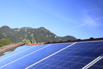 Photovoltaikanlage auf Dach montiert