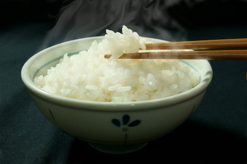 ご飯　湯気　箸